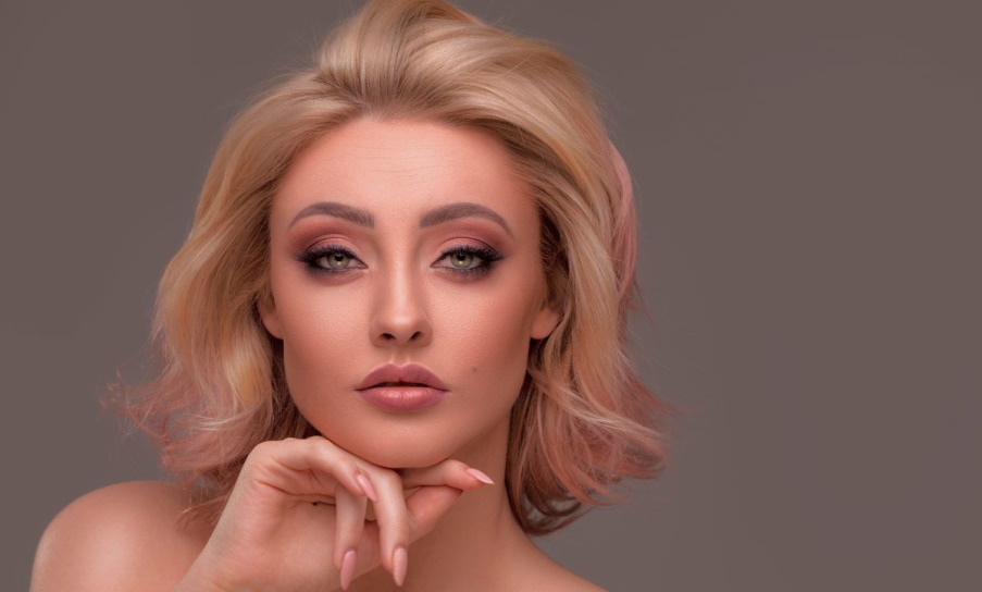 medium-wavy-blond-haircut